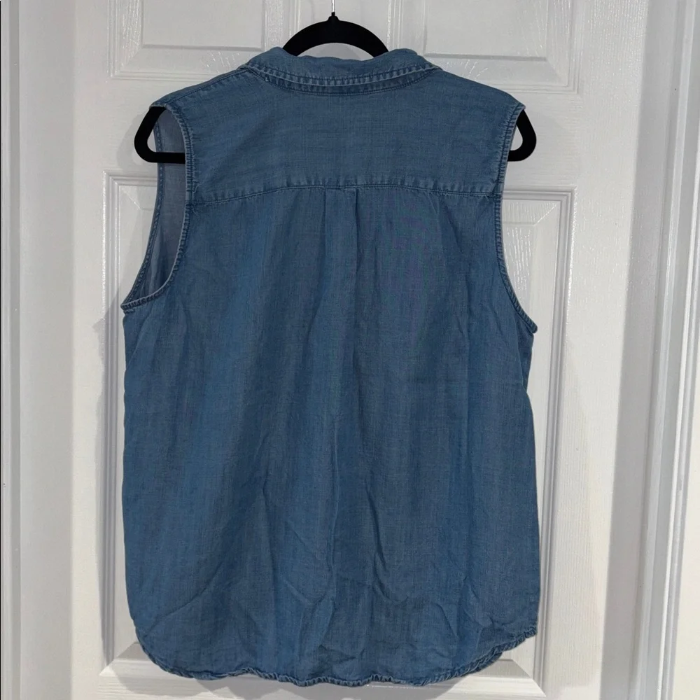 Chico’s Sleeveless Denim Ruffle Button-Up Shirt. Women’s 2 (Women's Large). GUC